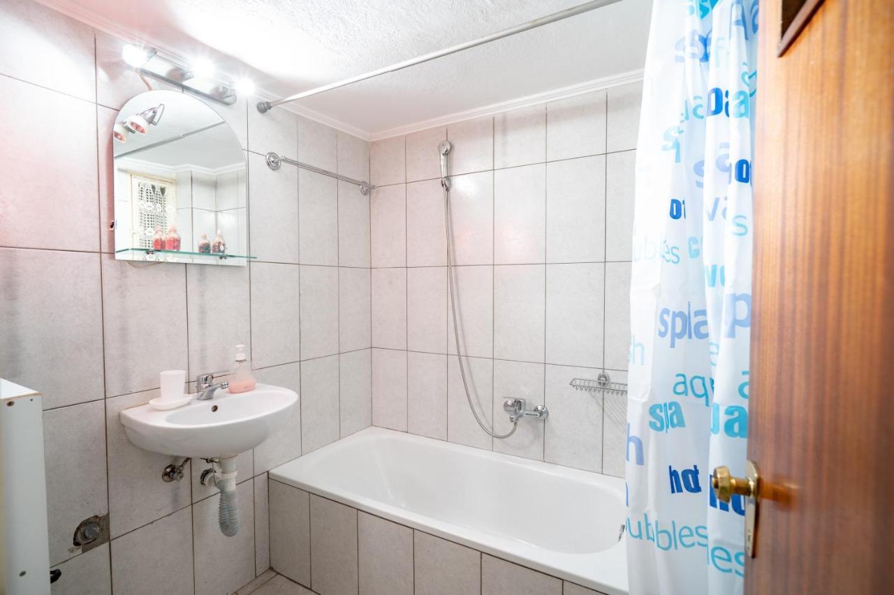 Ampelokipi Metro St. 2 Bedrooms 6 Pers. Apartment Athena Bagian luar foto
