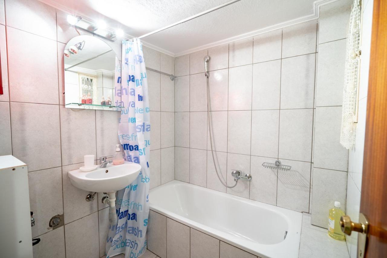 Ampelokipi Metro St. 2 Bedrooms 6 Pers. Apartment Athena Bagian luar foto